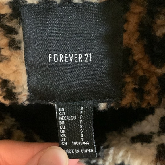 Forever 21 Cropped Leopard / Cheetah Print Sherpa Full Zip Jacket Sz S - Picture 7 of 10